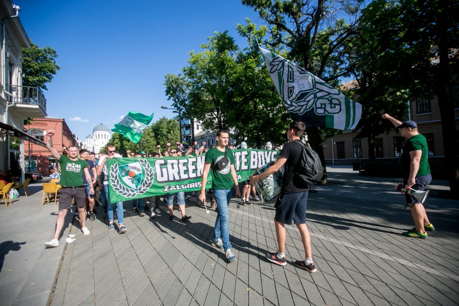 Prieš „Žalgirio“ ir „Ryto“ dvikovą žalgiriečių fanai surengė eitynes