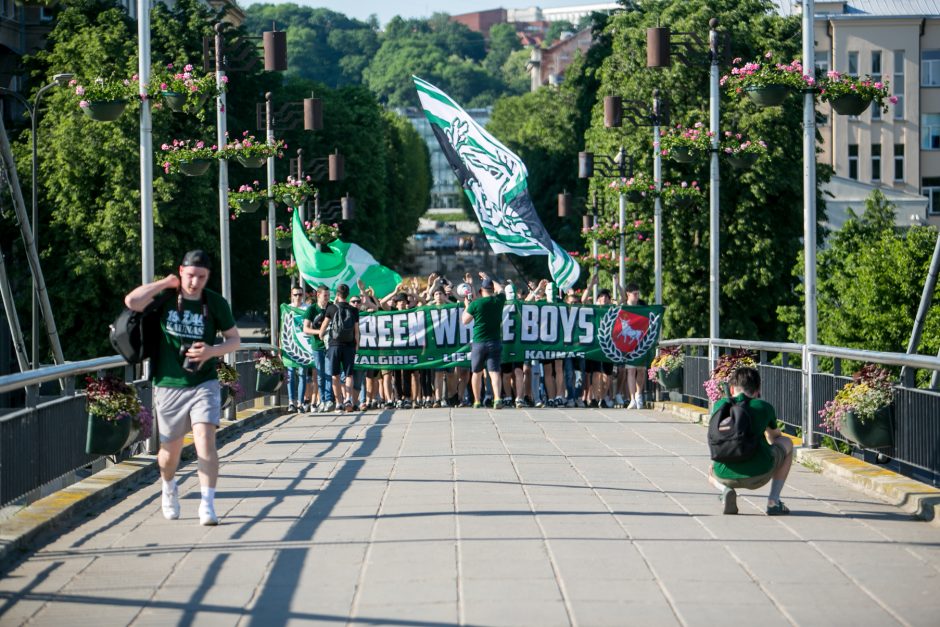 Prieš „Žalgirio“ ir „Ryto“ dvikovą žalgiriečių fanai surengė eitynes