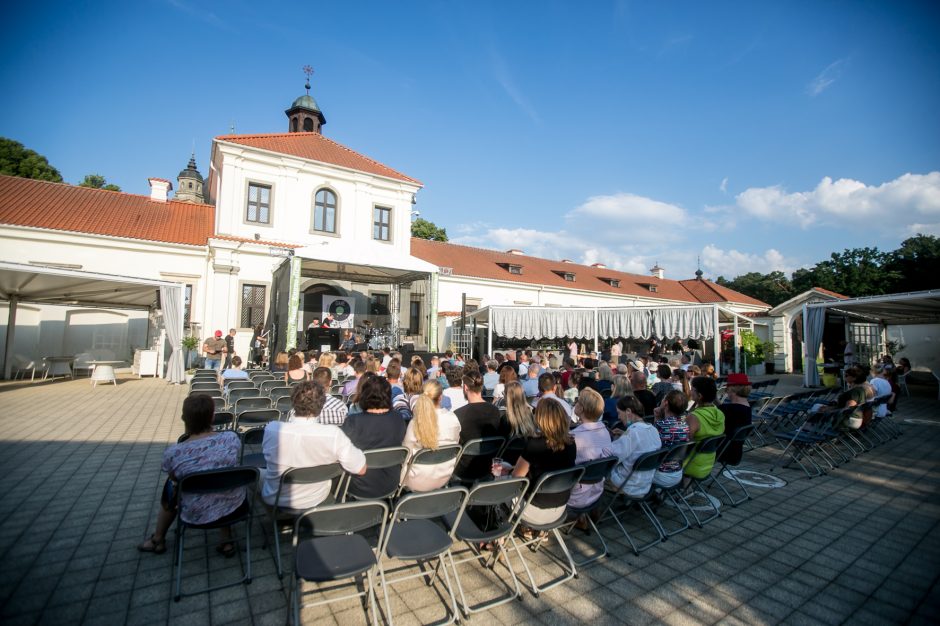 „Pažaislio liepų alėjos vakare“ nuskambėjo naujas A. Kaniavos albumas