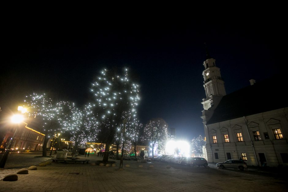 Po visą miestą išsibarsčiusios šventinės dekoracijos džiugina kauniečius