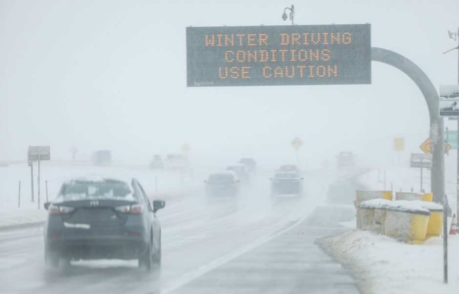 Žiemiški orai grasina sujaukti JAV transporto sistemą prieš Padėkos dieną