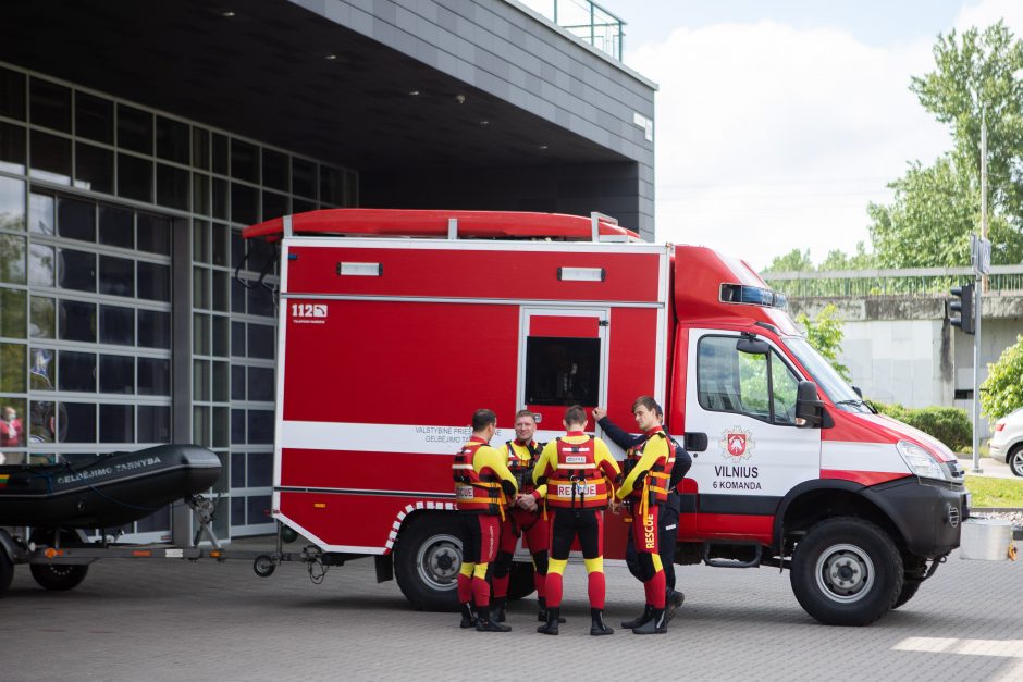 Ugniagesiai gelbėtojai ragina žmones atsakingai elgtis prie vandens telkinių