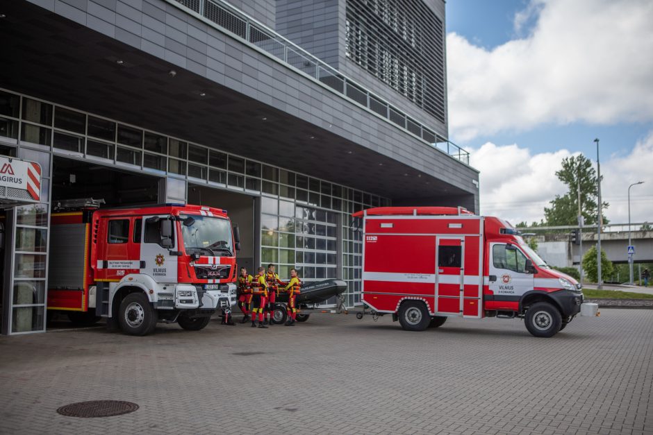 Ugniagesiai gelbėtojai ragina žmones atsakingai elgtis prie vandens telkinių