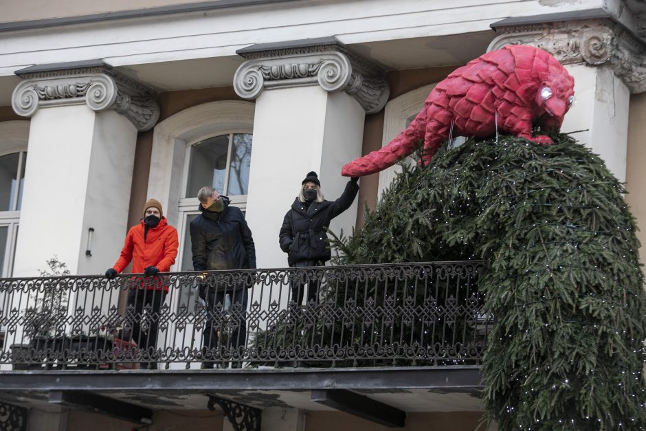 Vilnius kviečia švenčių laukti atsakingai: įžiebkite Kalėdas balkonuose