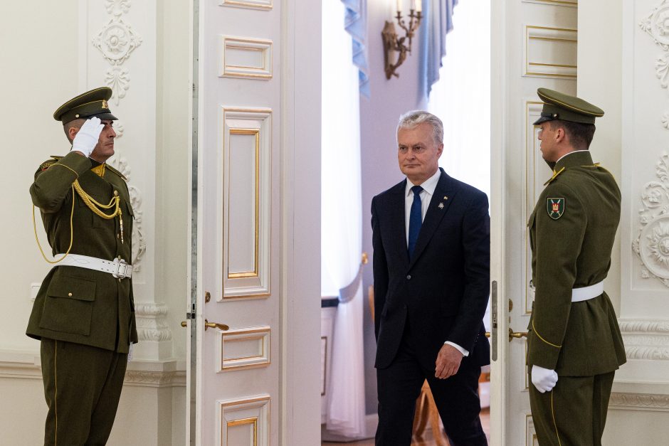 Vyriausybė grąžino įgaliojimus antrąją kadenciją pradėjusiam eiti G. Nausėdai