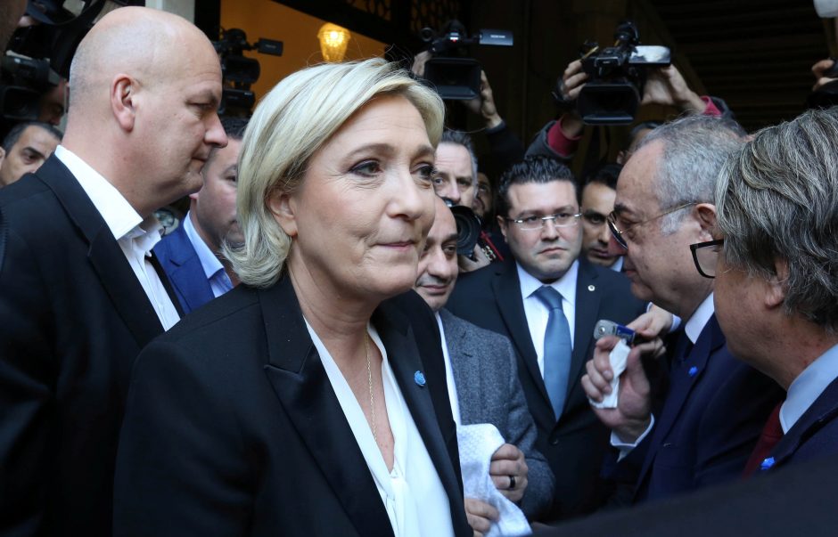 M. Le Pen nesusitiko su Libano muftijumi, nes atsisakė ryšėti skarą