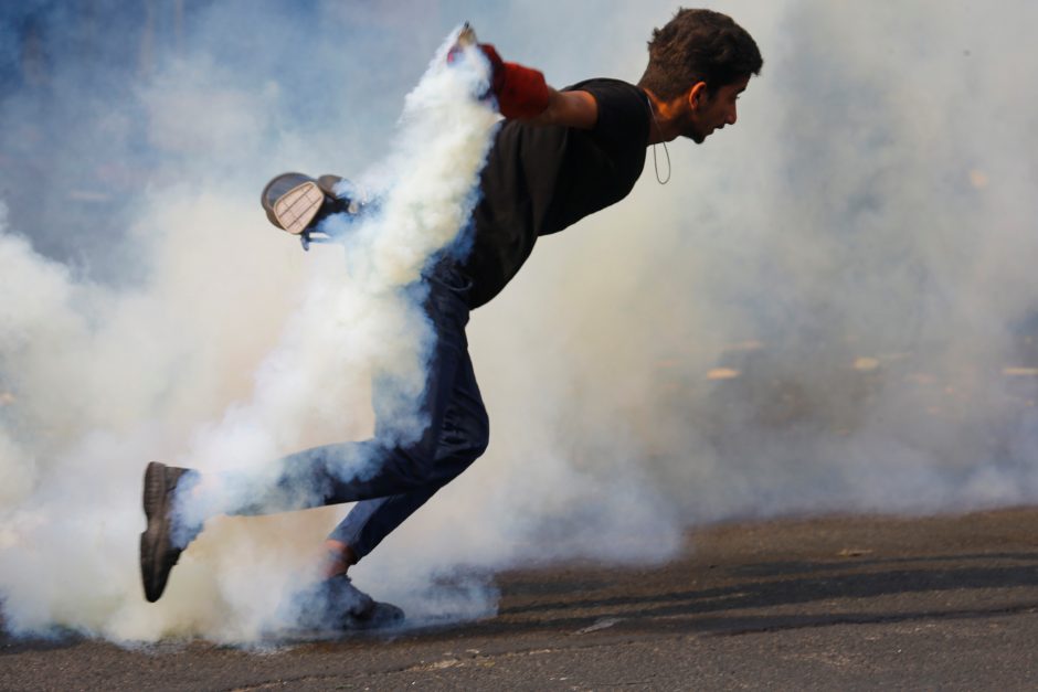 Bagdade malšinant protestus ašarinių dujų kanistrai užmušė keturis demonstrantus