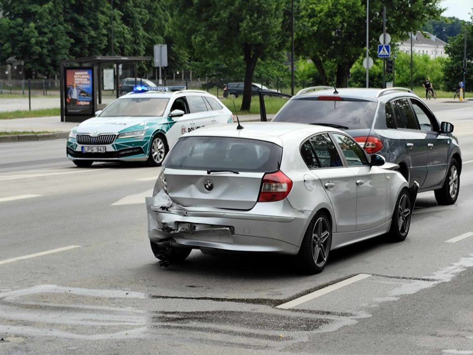 Kaune susidūrė trys automobiliai, ligoninėje – trys žmonės