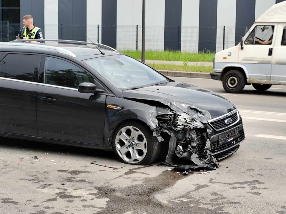 Kaune susidūrė trys automobiliai, ligoninėje – trys žmonės