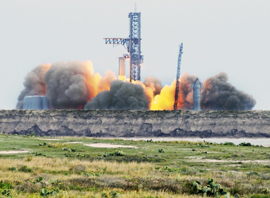 „SpaceX“ išbandė erdvėlaivio „Starship“ variklius