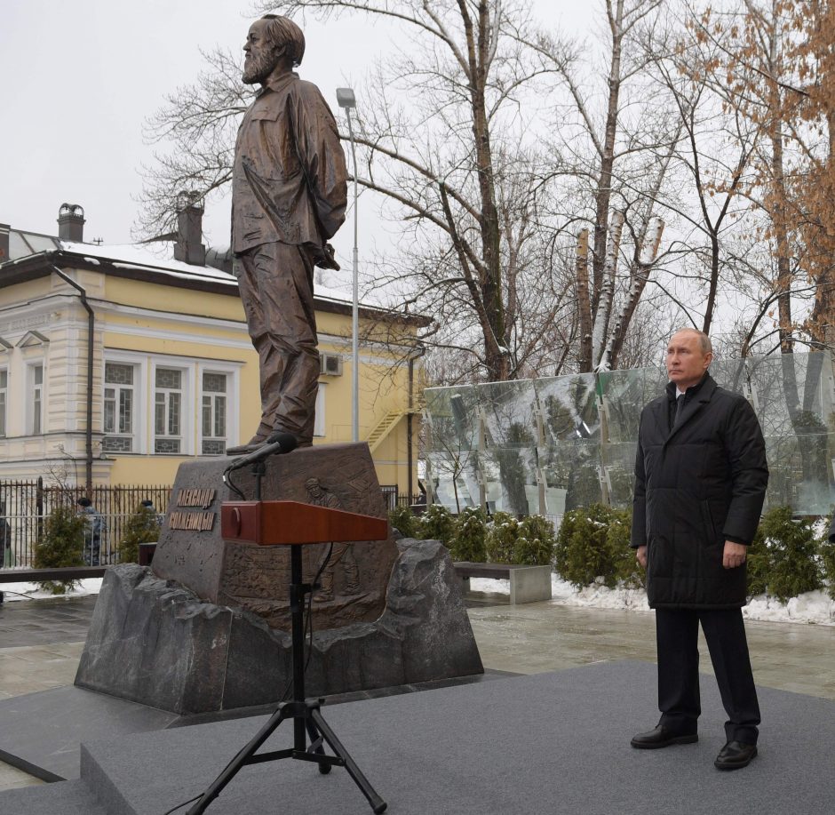 V. Putinas giria sovietų disidentą A. Solženicyną