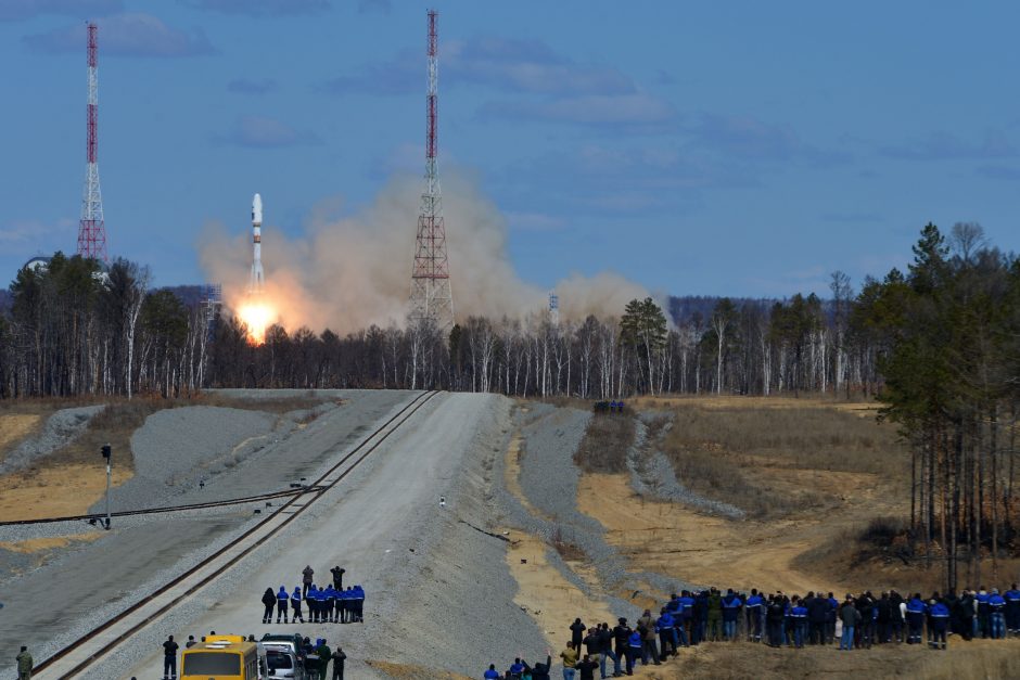 V. Putinas giria pirmąjį raketos paleidimą iš naujo kosmodromo