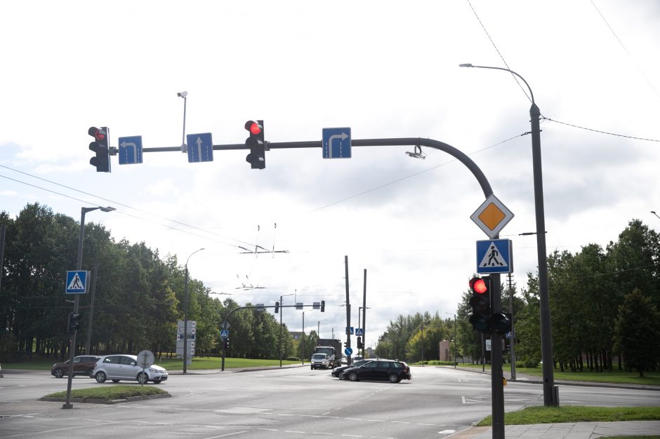 Vairuotojai skundžiasi dėl sankryžos: eismas nejuda taip efektyviai, kaip galėtų