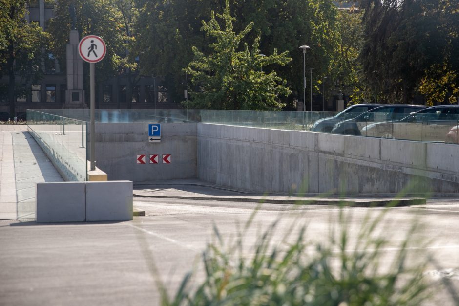 Vis daugiau miestiečių atranda Vienybės aikštės stovėjimo aikštelę