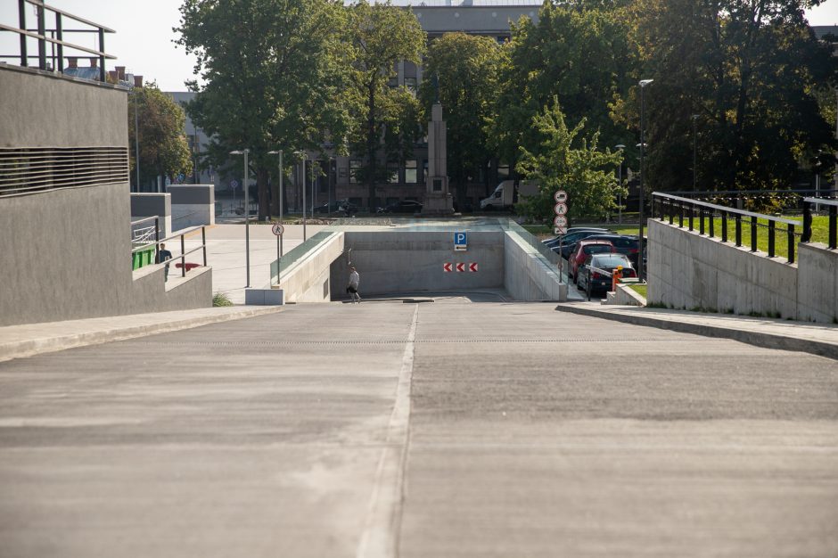 Vis daugiau miestiečių atranda Vienybės aikštės stovėjimo aikštelę