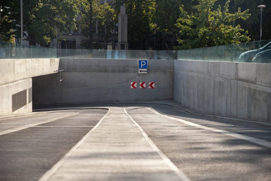 Vis daugiau miestiečių atranda Vienybės aikštės stovėjimo aikštelę