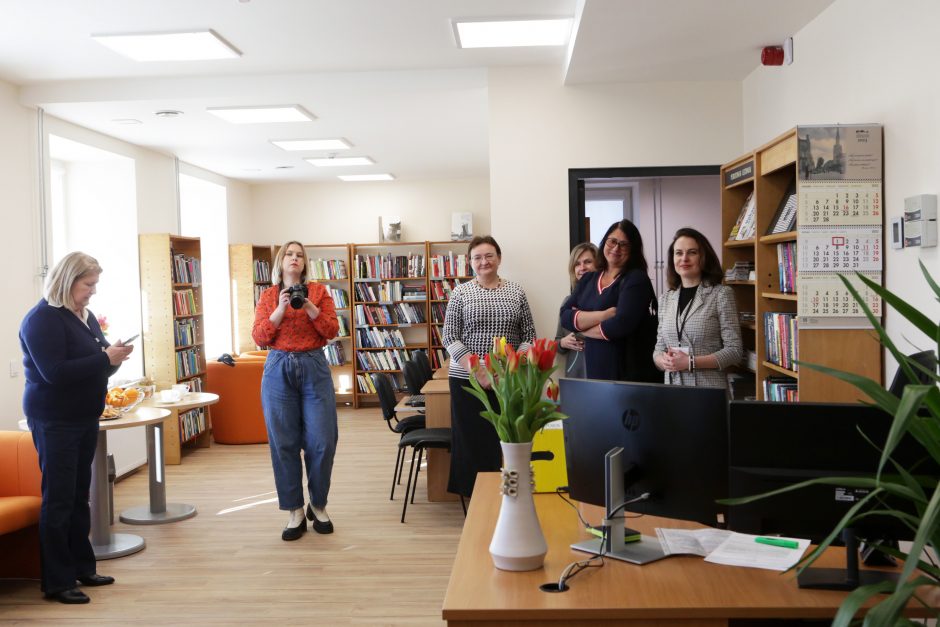 Melnragės centre – įkurtuvės: duris atvėrė atnaujinta biblioteka ir vaikų laisvalaikio centras