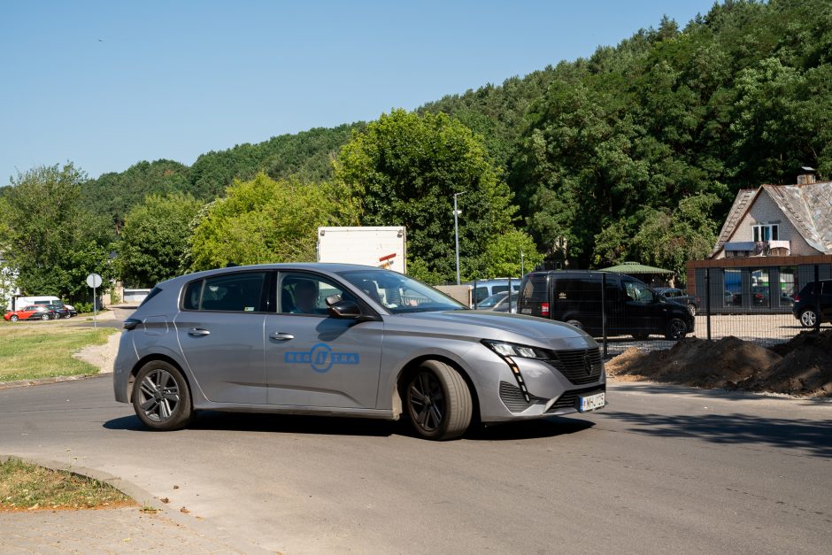 Automobilio „Regitroje“ niekaip neįregistruojanti šeima: tapome situacijos įkaitais