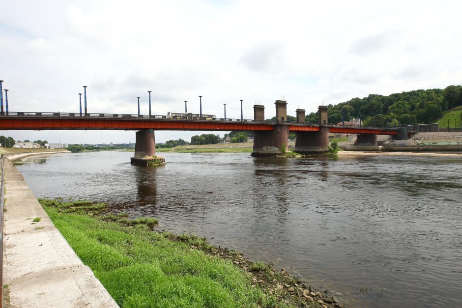 Skelbia konkursą: kas ant Kauno tiltų ir viadukų įrengs informacinius ekranus?