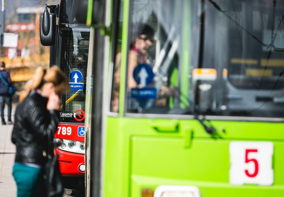 Nelaimės Kauno viešajame transporte: nukentėjo du žmonės