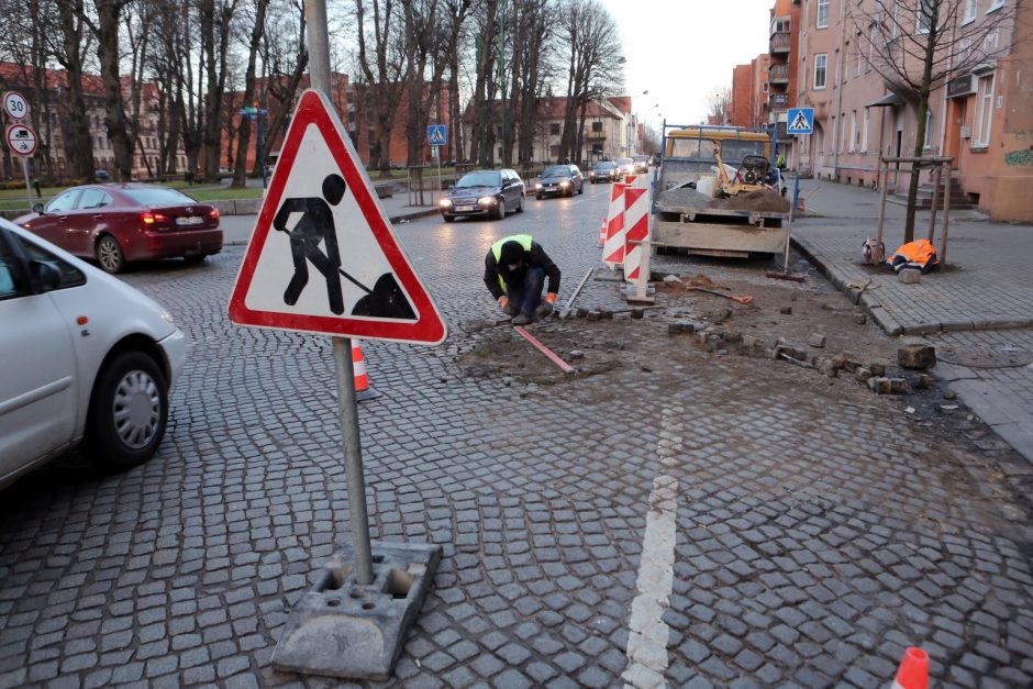 Klaipėdiečiams įgriso grindinys – prašo normalios perėjos