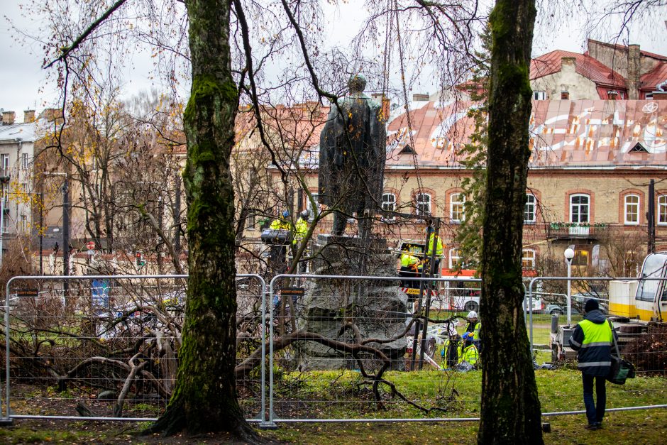 A. Užkalnis: P. Cvirka paminklu buvo įvertintas už tai, kad atvežė į Lietuvą Stalino saulę