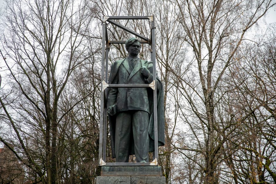 A. Užkalnis: P. Cvirka paminklu buvo įvertintas už tai, kad atvežė į Lietuvą Stalino saulę