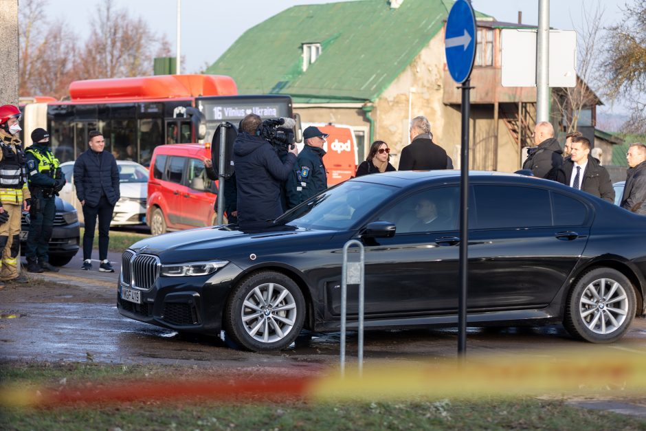 G. Nausėda ir kiti pareigūnai lankėsi lėktuvo aviakatastrofos vietoje