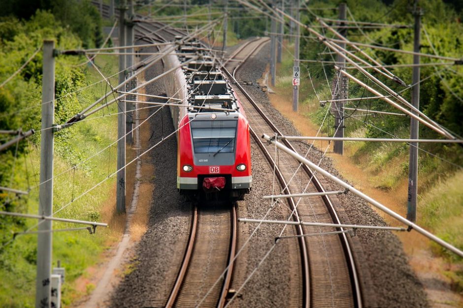 Siekiama didesnių kompensacijų keleiviams už traukinių vėlavimą