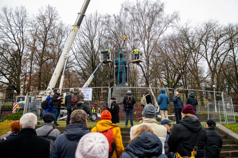 A. Užkalnis: P. Cvirka paminklu buvo įvertintas už tai, kad atvežė į Lietuvą Stalino saulę