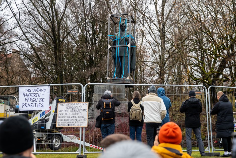 A. Užkalnis: P. Cvirka paminklu buvo įvertintas už tai, kad atvežė į Lietuvą Stalino saulę