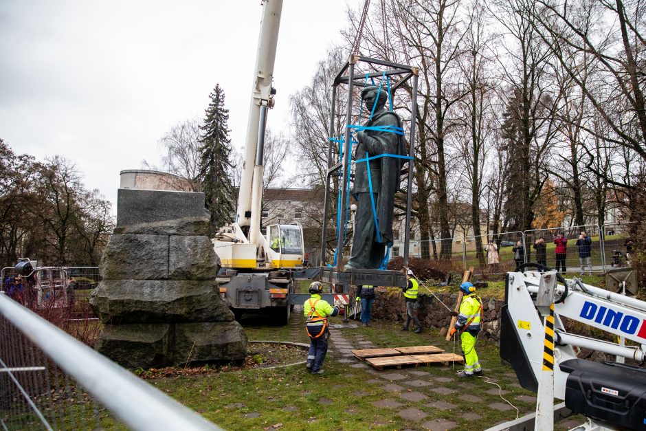 A. Užkalnis: P. Cvirka paminklu buvo įvertintas už tai, kad atvežė į Lietuvą Stalino saulę