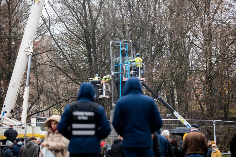 A. Užkalnis: P. Cvirka paminklu buvo įvertintas už tai, kad atvežė į Lietuvą Stalino saulę