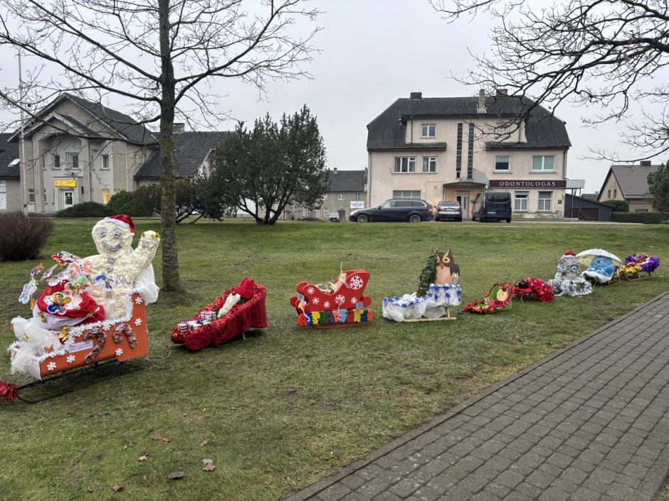 Pagėgiuose įžiebta natūrali Kalėdų eglutė