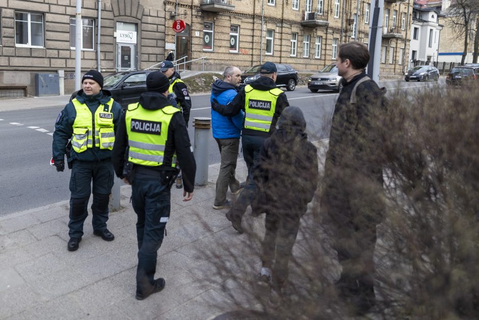 Keli šimtai žmonių prie Vokietijos ambasados ragino Berlyną atsibusti dėl karo Ukrainoje