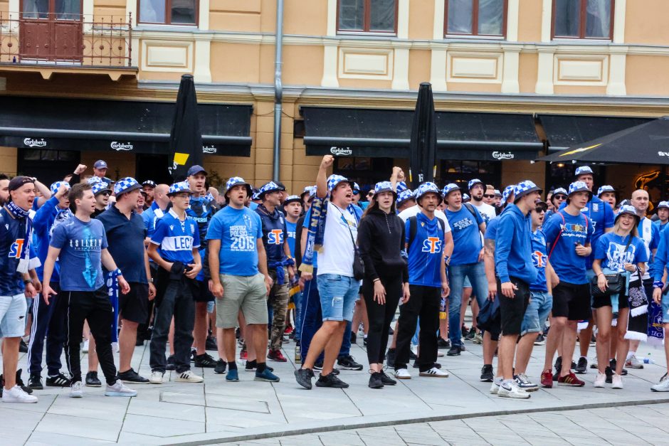 Futbolo varžybos Kaune: lenkų sirgaliai išpaišė stadiono sienas