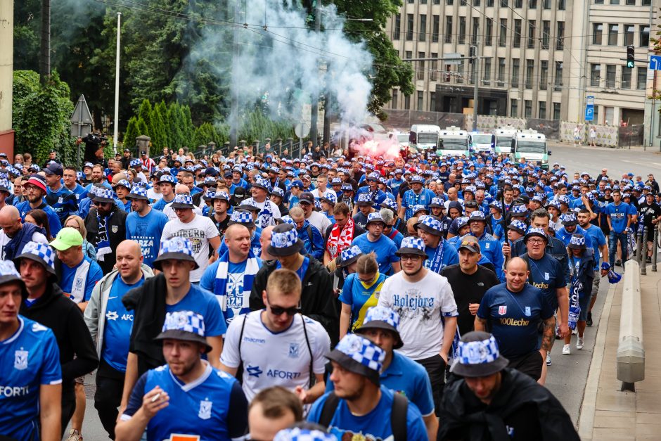 Futbolo varžybos Kaune: lenkų sirgaliai išpaišė stadiono sienas