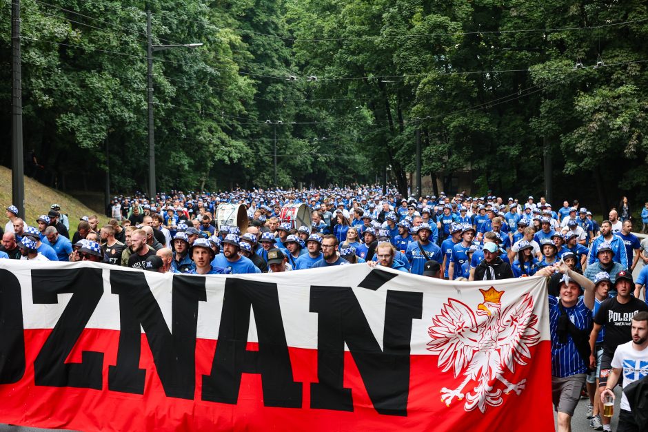 Futbolo varžybos Kaune: lenkų sirgaliai išpaišė stadiono sienas