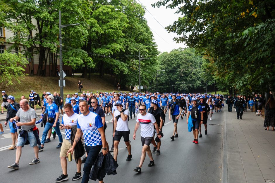 Futbolo varžybos Kaune: lenkų sirgaliai išpaišė stadiono sienas