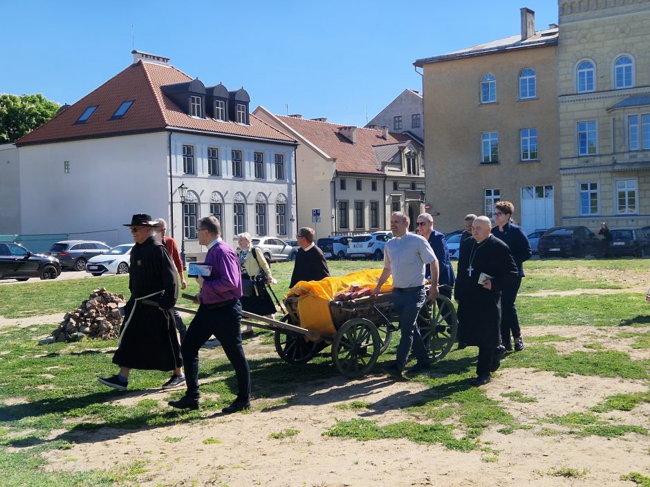 Atkurta Šv. Jono bažnyčioje kabojusi istorinė atminimo lenta