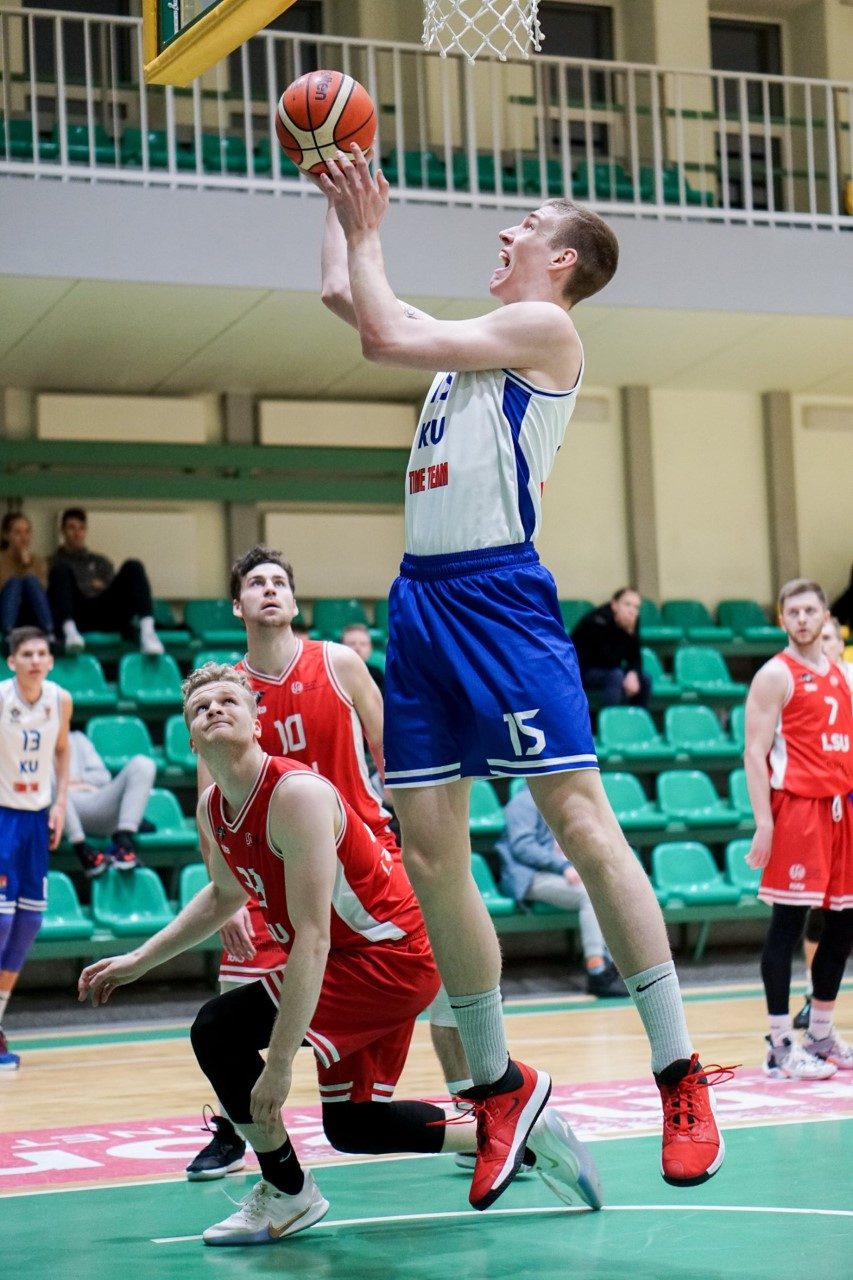 LSKL didžiajame finale kovos KU ir VDU krepšininkai