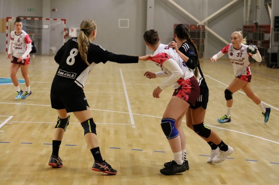 Lietuvos moterų rankinio čempionato finalą įtikinama pergalę pradėjo favoritės