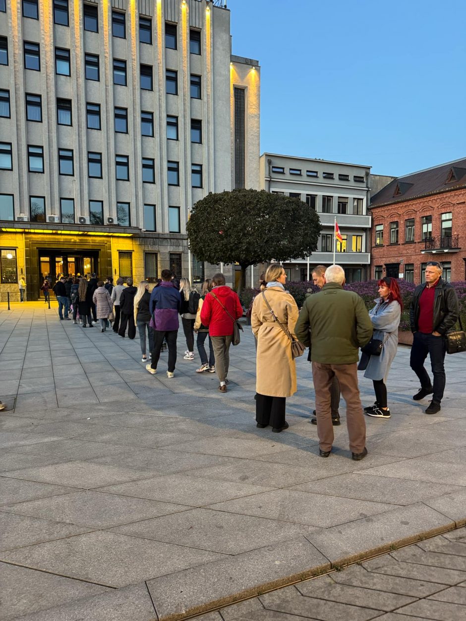 Širdį glostanti eilė: kauniečiai nori spėti iš anksto balsuoti Seimo rinkimuose