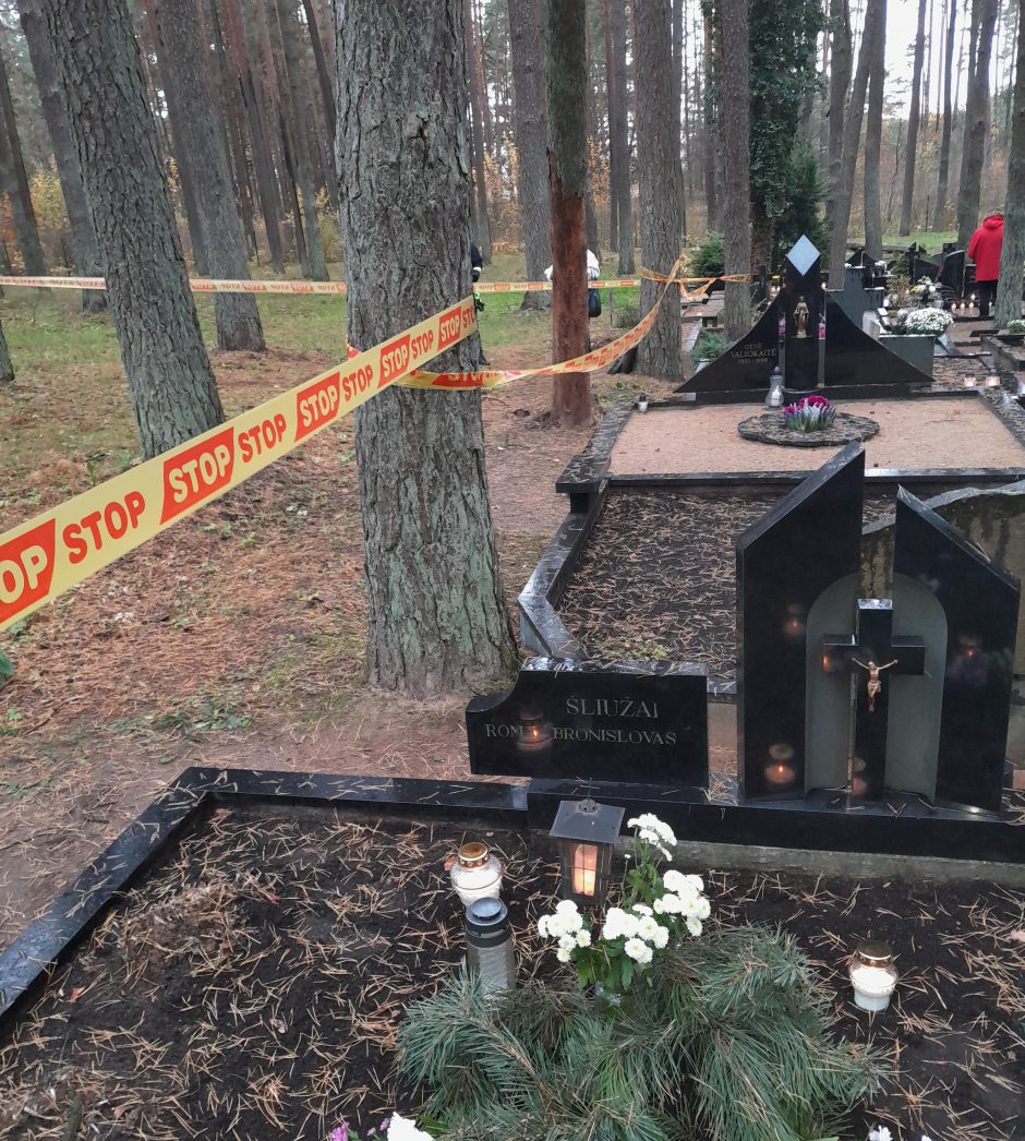 Per plauką nuo tragedijos: į Petrašiūnų kapines teko siųsti ugniagesių gelbėtojų aukštalipius