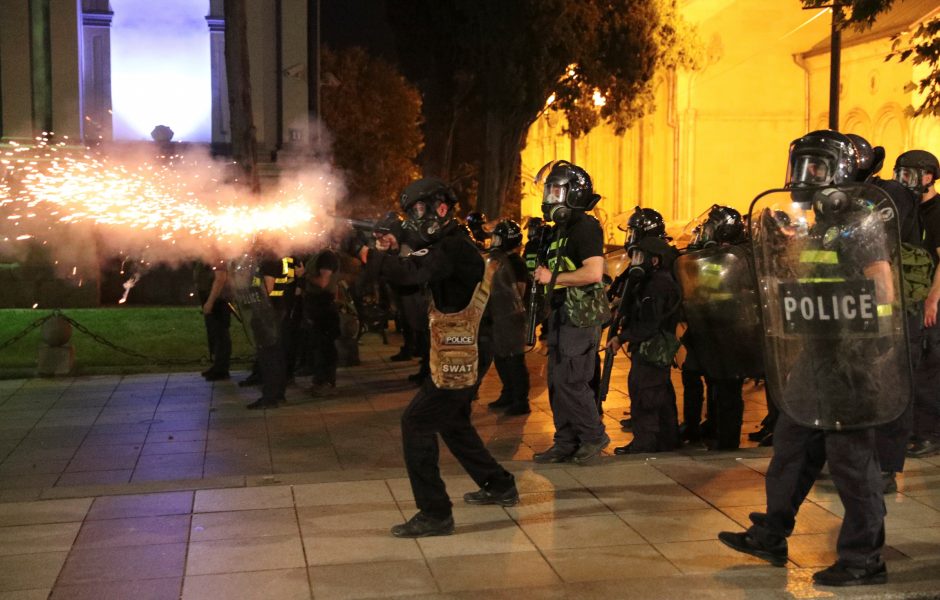 Protestai Tbilisyje virto Gruzijos parlamento šturmu: sužeista per 50 žmonių