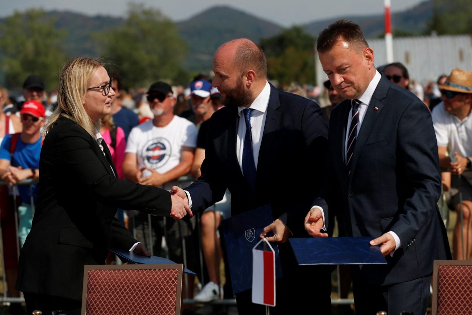 Slovakijai atsisakant naikintuvų MiG, lenkai ir čekai žada saugoti šalies oro erdvę 