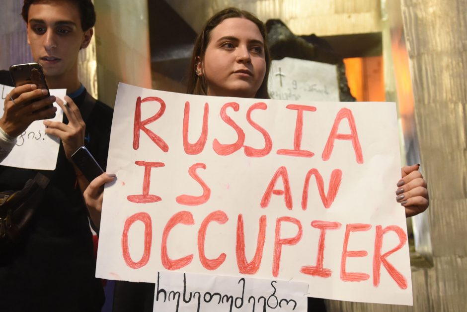 Protestai Tbilisyje virto Gruzijos parlamento šturmu: sužeista per 50 žmonių