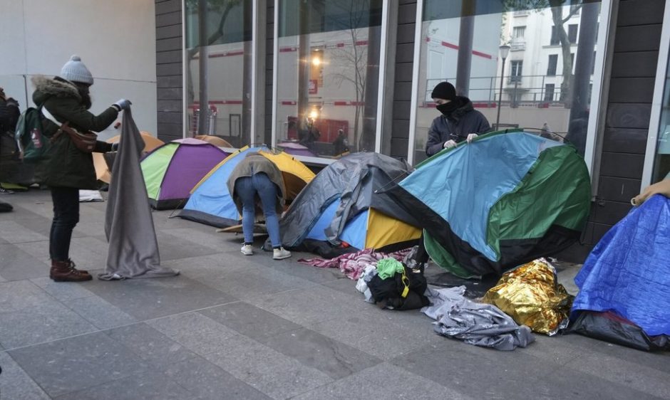 Artėjant olimpinėms žaidynėms Paryžiuje iškeldinamos nelegalios migrantų stovyklos