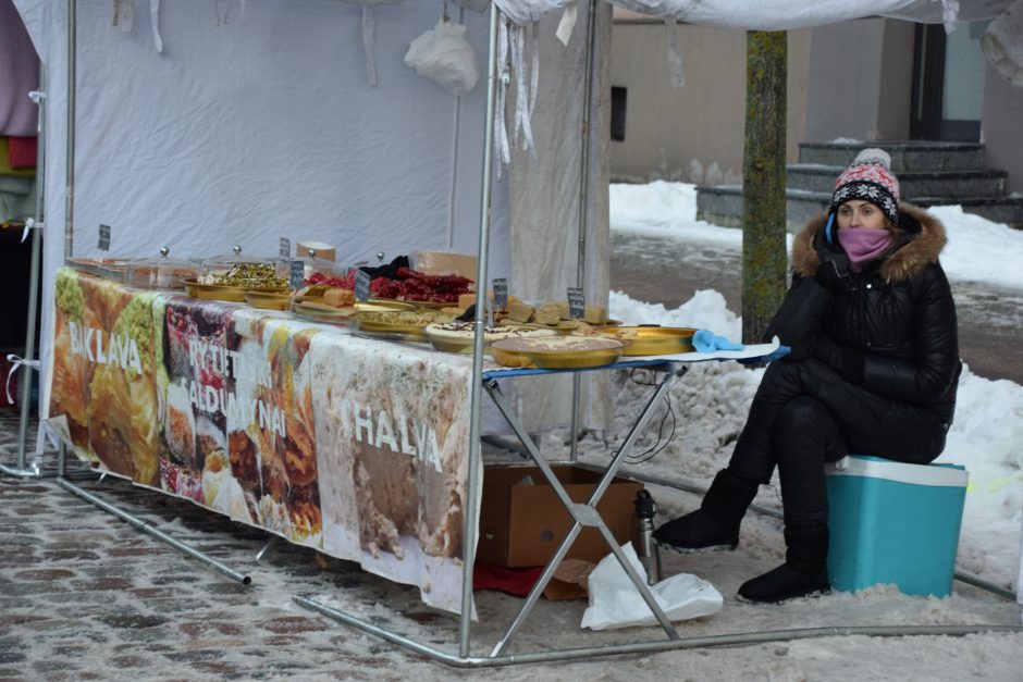 Klaipėdos Teatro aikštėje įžiebta nuostabi Kalėdų eglutė