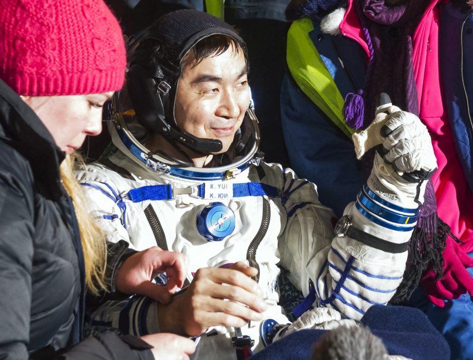 Trys astronautai saugiai sugrįžo iš TKS į Žemę